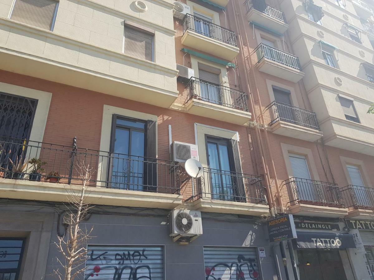Domus Valencia Apartamentos Centro Frente A Torres De Serrano Exterior photo